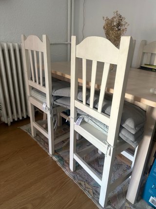 Sillas de madera con cojín