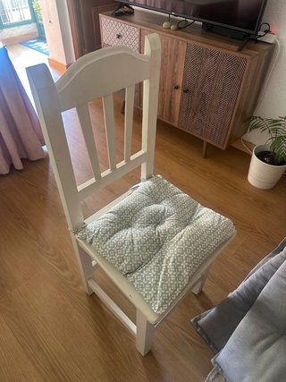 Sillas de madera con cojín