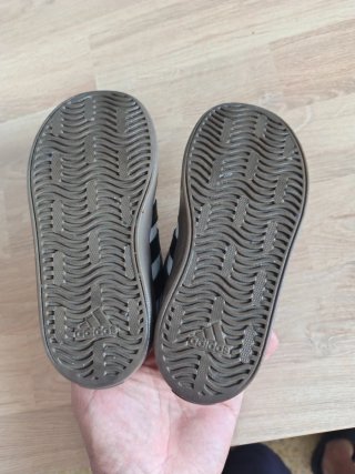 Zapatillas Adidas Blancas y Negras Velcro