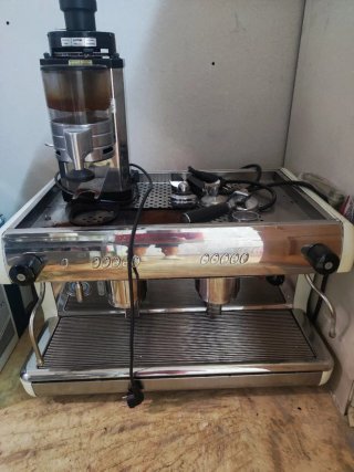 Cafetera y molinillo de café