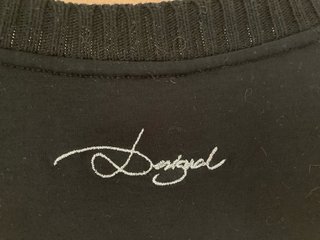 Maglia Desigual con margherita e cuore