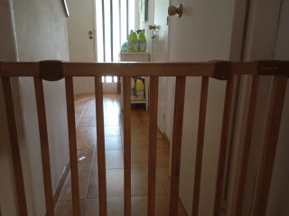 Barrera seguridad madera niños