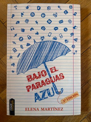 Bajo el paraguas azul