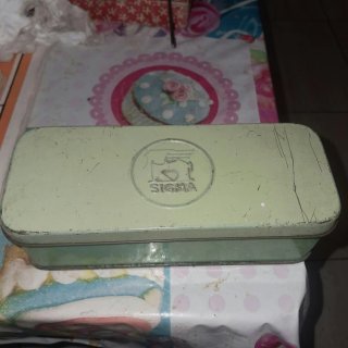 Antigua lata Sigma máquina de coser