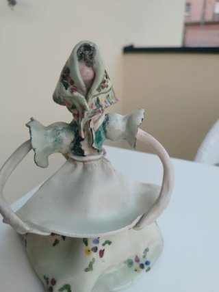Statuina M. Catelli in ceramica