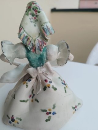 Statuina M. Catelli in ceramica