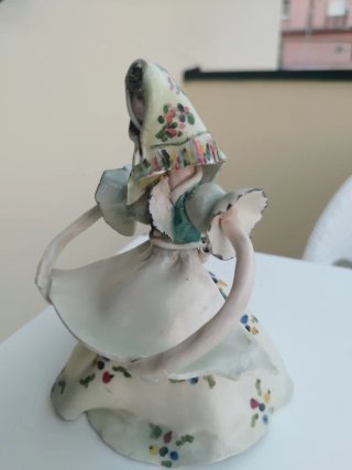Statuina M. Catelli in ceramica