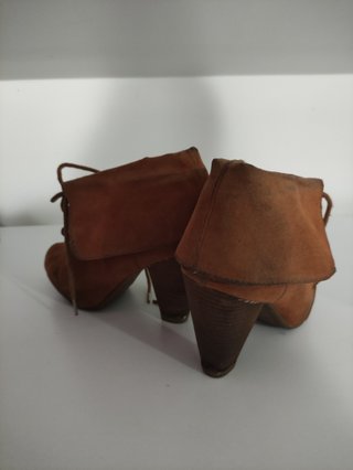 Stivaletti Zara effetto camoscio marroni
