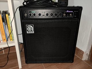 Ampeg BA-112 Amplificador Bajo