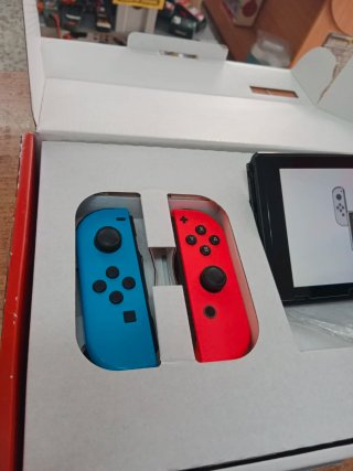 CONSOLA NINTENDO SWITCH 2020 CON ACCESORIOS