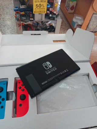 CONSOLA NINTENDO SWITCH 2020 CON ACCESORIOS