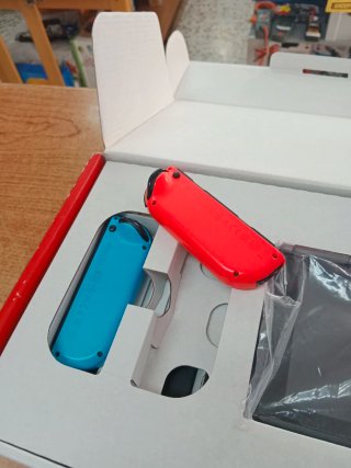 CONSOLA NINTENDO SWITCH 2020 CON ACCESORIOS