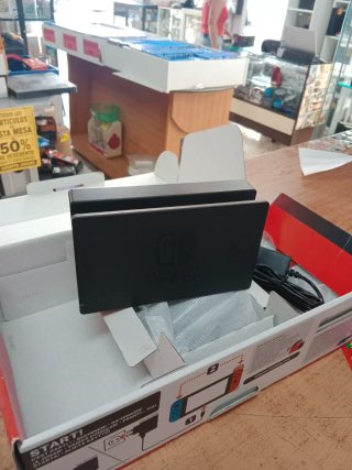 CONSOLA NINTENDO SWITCH 2020 CON ACCESORIOS