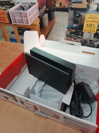 CONSOLA NINTENDO SWITCH 2020 CON ACCESORIOS