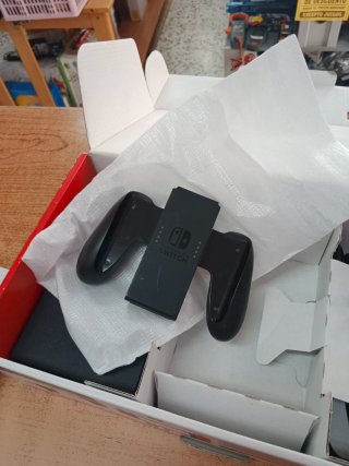 CONSOLA NINTENDO SWITCH 2020 CON ACCESORIOS