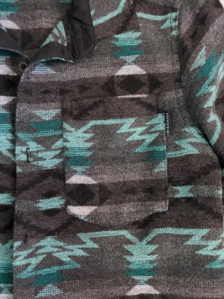 Camisa estampada gris y verde