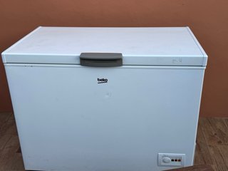 Congelador arcón Beko poco usado