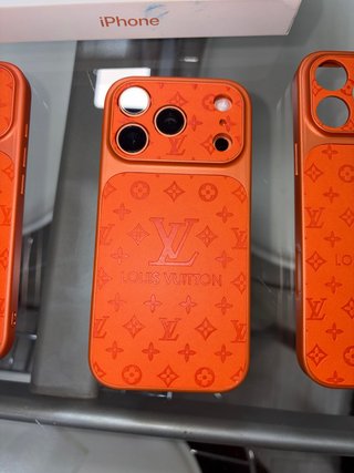 Funda iphone 18 pro naranja LV