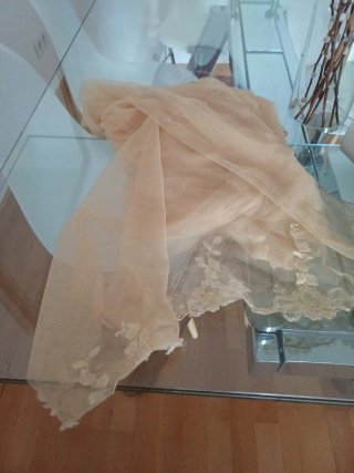 Fular Beis Dorado con Encaje