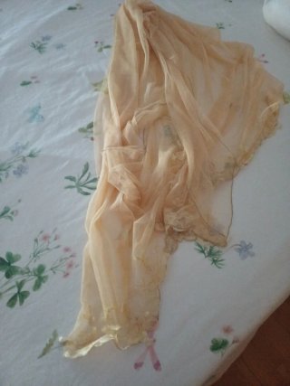 Fular Beis Dorado con Encaje