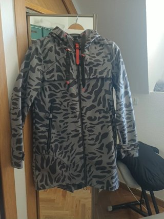 Chaqueta impermeable AIZ