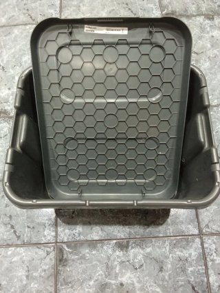 Caja de plástico gris Klamtare