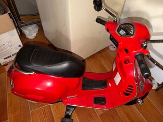 Moto Eléctrica Infantil Vespa Roja