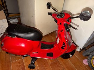 Moto Eléctrica Infantil Vespa Roja