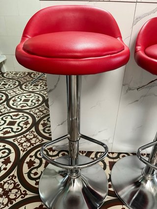 Taburetes Altos Rojos perfecto estado