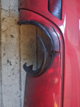 Paragolpes trasero Seat León FR rojo