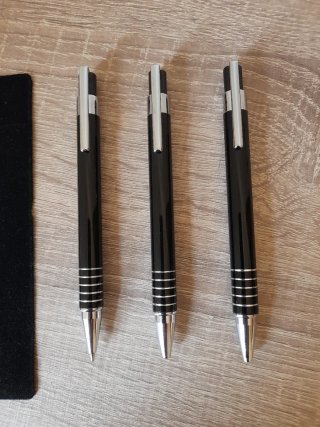 Lote 3 bolígrafos negros de pulsador x 2 €