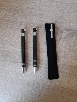 Lote 3 bolígrafos negros de pulsador x 2 €