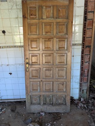 Puerta de madera para restaurar