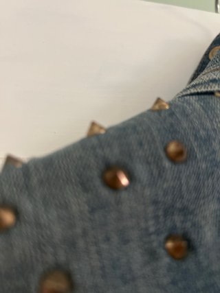 Cazadora vaquera Zara tachuelas