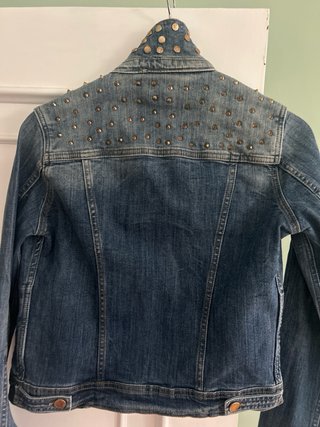 Cazadora vaquera Zara tachuelas