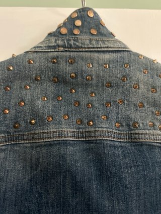 Cazadora vaquera Zara tachuelas