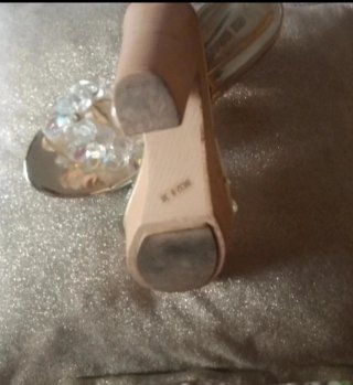 Sandalias de tacón con pedrería