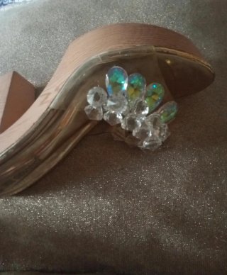 Sandalias de tacón con pedrería
