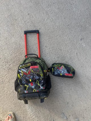 Mochila Totto con ruedas y neceser