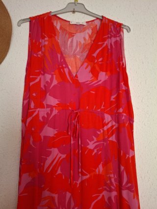 Vestido largo floral Mango