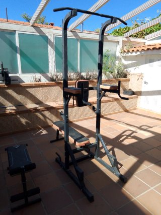 Torre de musculación con banco