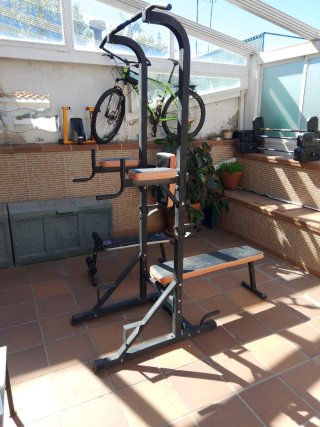 Torre de musculación con banco