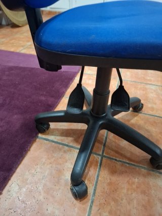 Silla de estudio azul y negra