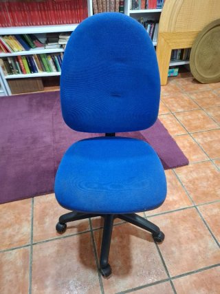 Silla de estudio azul y negra