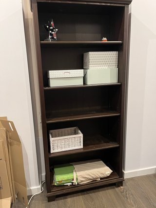 Librería IKEA Madera Oscura