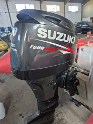 Fueraborda Suzuki 50cv + remolque y neumática