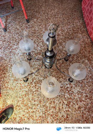 Lámpara de techo antigua de cristal y metal