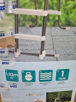 Escalera Intex para piscina 1.32m