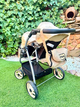 Carrito gemelar de juguete