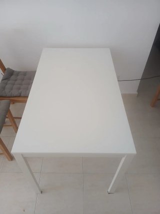 Mesa y 4 sillas de regalo